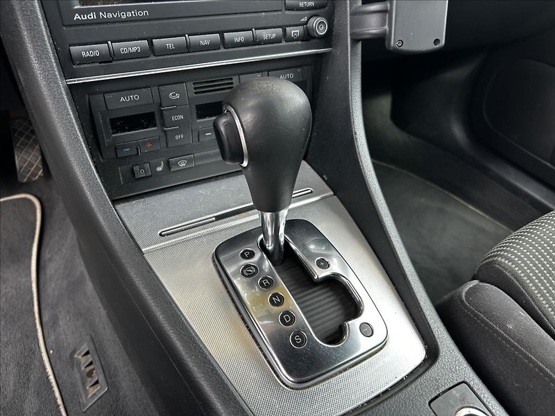 Audi A4 2,0 TDi Automat  NováSTK,Tažné - fotka 24 z 42