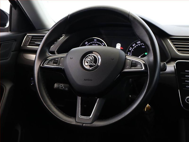 Škoda Superb (2017) 2.0 TDI, Automat, Navi - fotka 13 z 18
