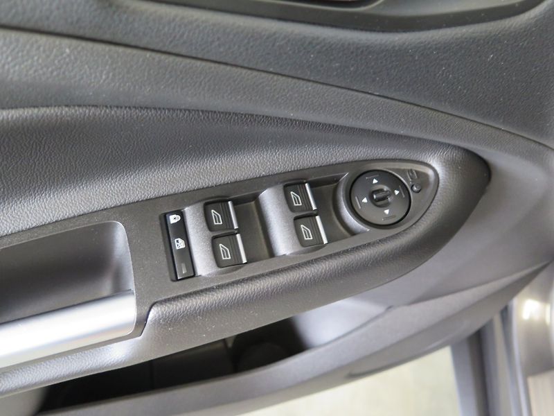 Ford Kuga (2018) 1.5EB,klima,kamera,navi,výhřev - fotka 15 z 28
