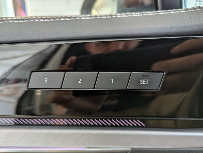 Volkswagen Touareg TDI 210kW R-Line Vzduch Pano H - fotka 12 z 27