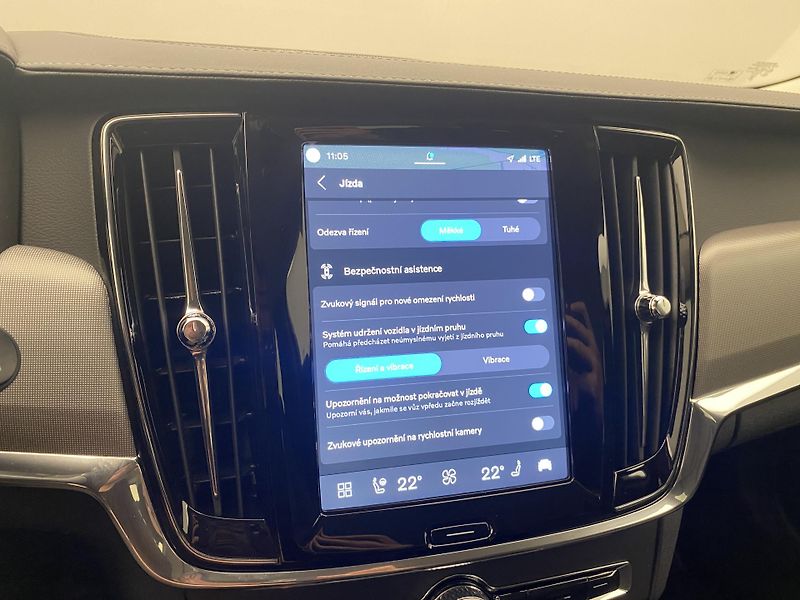 Volvo V90 T6 AWD RECHARGE BRIGHT PLUS - fotka 46 z 58