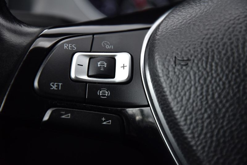 Volkswagen Golf 1.6 TDi CR DSG COMFORTLINE,NAV - fotka 14 z 50