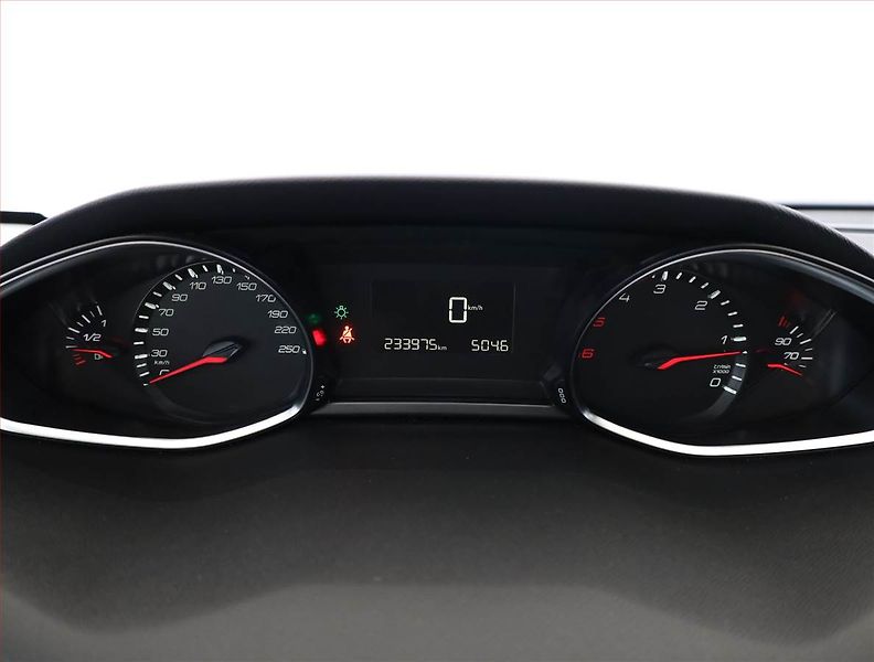 Peugeot 308 (2017) 1.6 BlueHDi, Tempomat - fotka 9 z 19