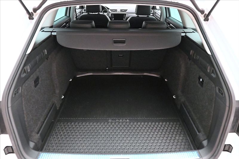 Škoda Superb 2,0 TDI 147 kW DSG 4x4 Style Z - fotka 10 z 30