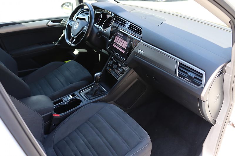 Volkswagen Touran 2.0TDI DSG 110kW - fotka 46 z 50