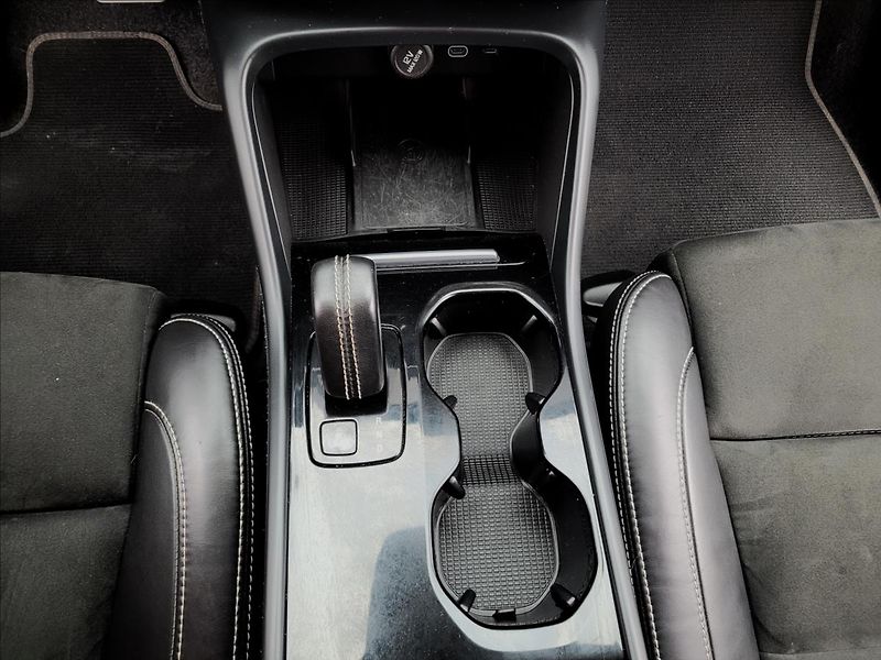 Volvo XC40 0,0 twin plus 300kw 78kWH 4x4 - fotka 36 z 49