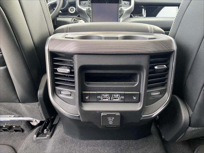 Dodge RAM (2025) 3,0 R6 LPG R6 Laramie Night - fotka 13 z 24