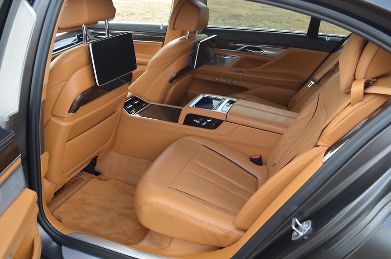 BMW Řada 7 (2017) 760Li ,6.6 /448kW,xDrive,V12 - fotka 15 z 31