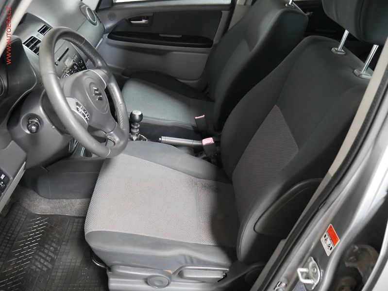 Suzuki SX4 (2006) 1.9 D, AC, výhřev sed - fotka 9 z 20