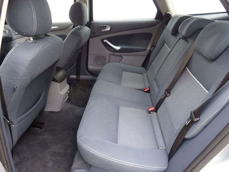 Ford Mondeo (2010) 1.8TDCi,92kW,aut.klima - fotka 16 z 21