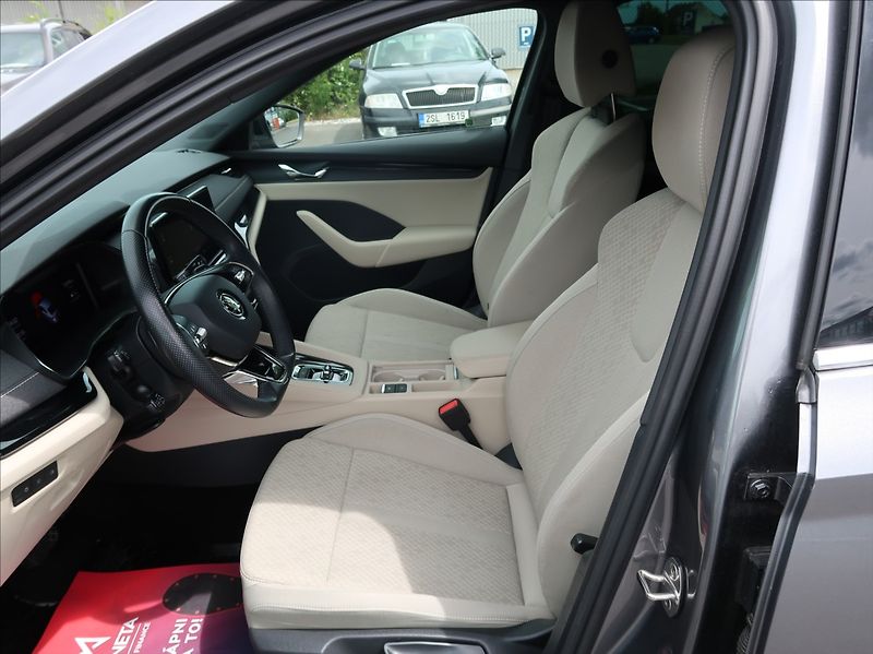 Škoda Octavia 2,0 TDi,Style,1majČR,serv.kn. - fotka 12 z 29