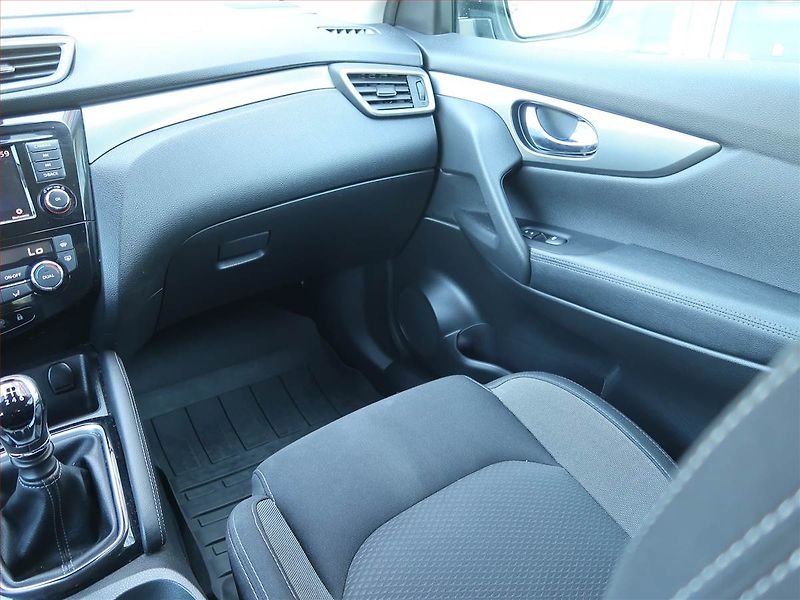 Nissan Qashqai (2019) 1.3 DIG-T, Navi, Tempomat - fotka 8 z 17