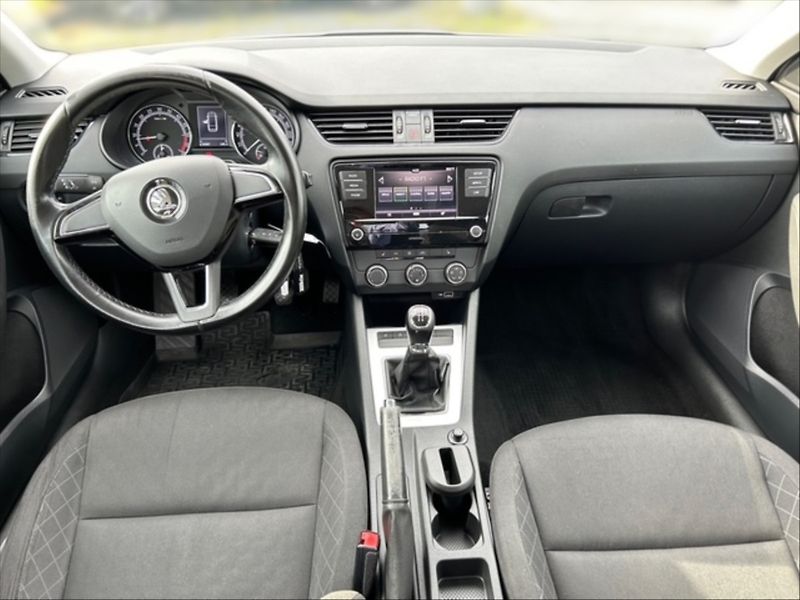 Škoda Octavia 1,6 TDI 85 Active - fotka 9 z 11