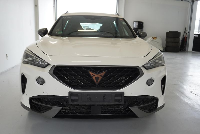 Cupra Formentor VZ 2.0 TSI 228kW 4x4 DSG - fotka 2 z 27