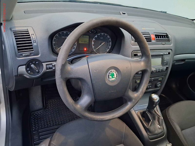 Škoda Octavia (2009) 1.9 TDi, ČR, Elegance, AC - fotka 12 z 16