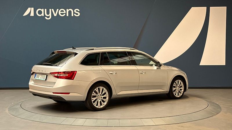 Škoda Superb 2.0 TDI 110kW Style Combi DSG - fotka 2 z 15