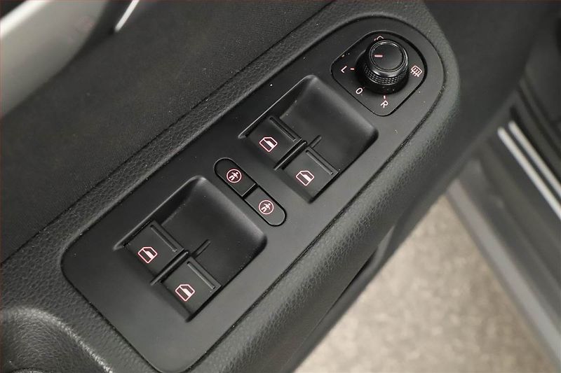 Volkswagen Sharan (2019) 2.0 TDI BMT, Automat, 7 míst - fotka 9 z 21