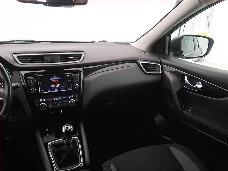 Nissan Qashqai (2020) Acenta 1.3 DIG-T, Serv.kniha - fotka 8 z 16