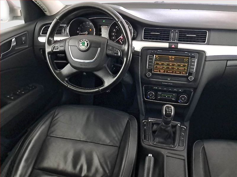 Škoda Superb (2010) Elegance 2.0 TDI, Navi, Xenony - fotka 7 z 23