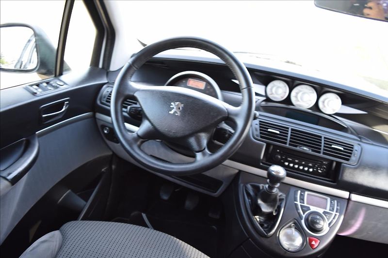 Peugeot 807 2,0 HDI 100KW 7MÍST PO STK - fotka 29 z 46
