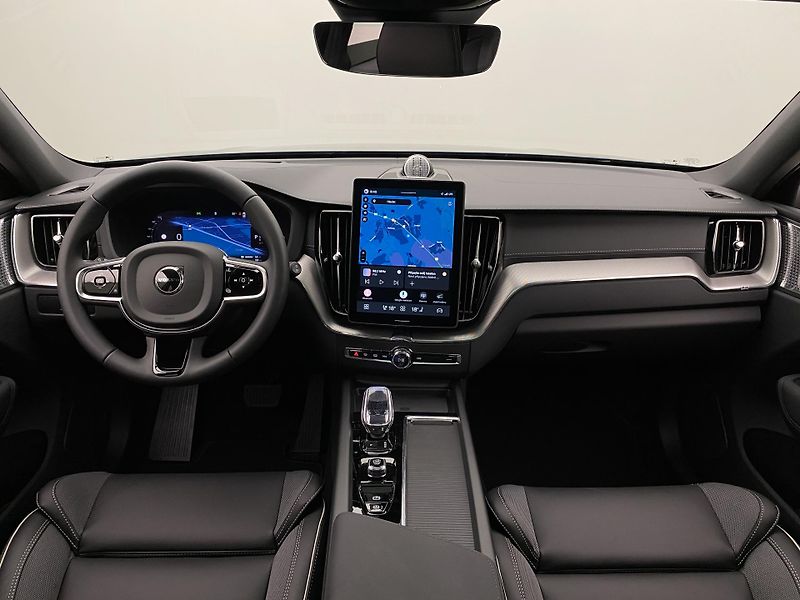 Volvo XC60 T8 AWD RECHARGE BLACK EDITION - fotka 2 z 61