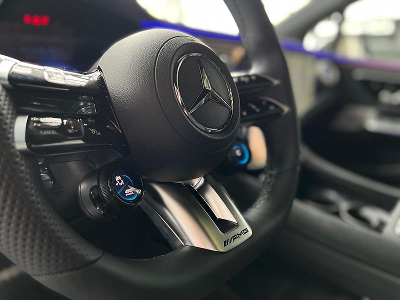 Mercedes-Benz EQE Mercedes-AMG 43 4MATIC demo - fotka 14 z 21