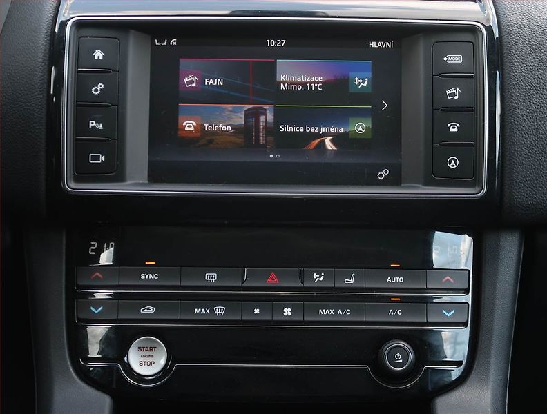Jaguar F-Pace (2017) 20d AWD, 4X4, Automat - fotka 12 z 22