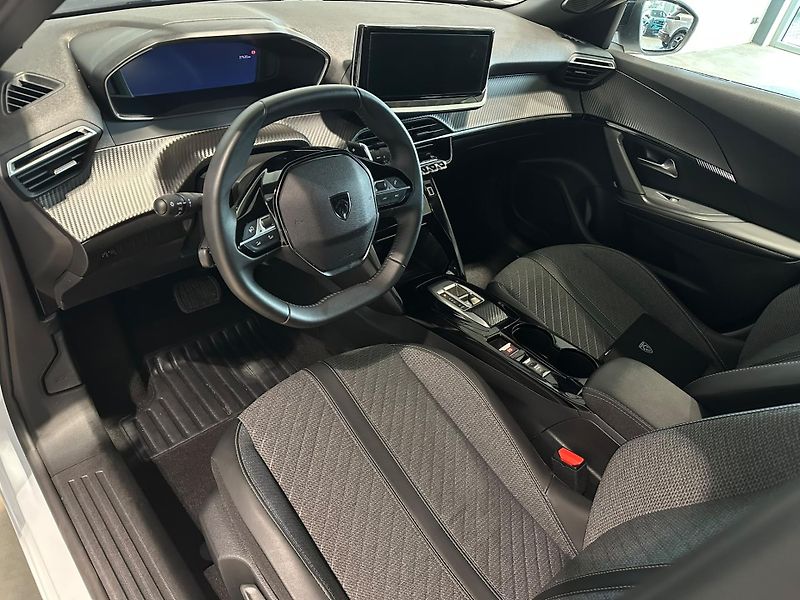 Peugeot 2008 1.2 PureTech,130HP,automat - fotka 7 z 17