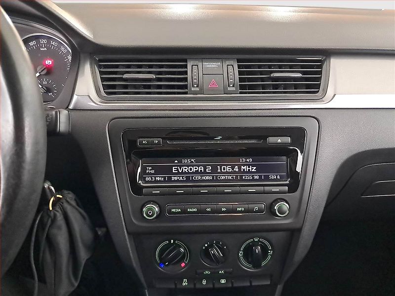Škoda Rapid (2015) Spaceback 1.2 TSI, ČR,1.maj - fotka 12 z 18