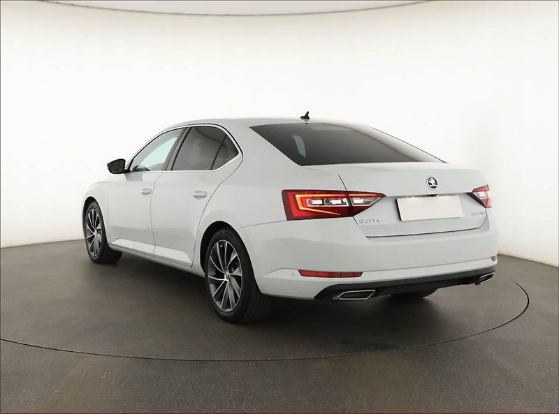Škoda Superb (2017) 2.0 TDI, Automat, Kůže, Navi - fotka 4 z 20