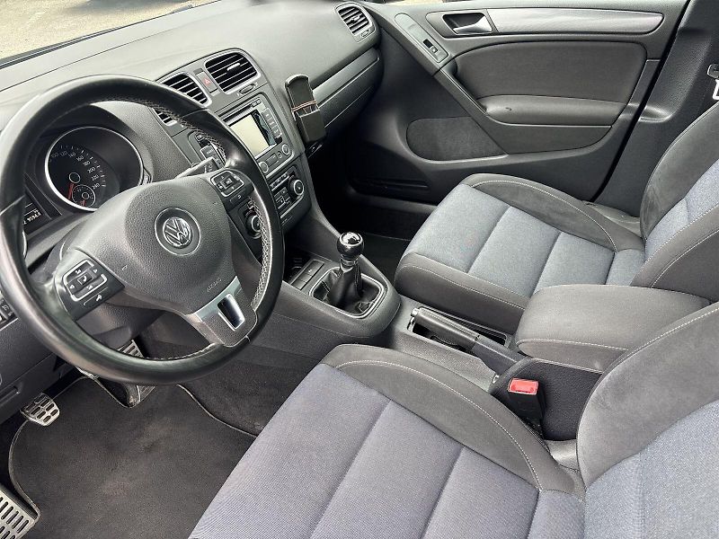 Volkswagen Golf (2012) 1.6 TDI Trend - fotka 8 z 30