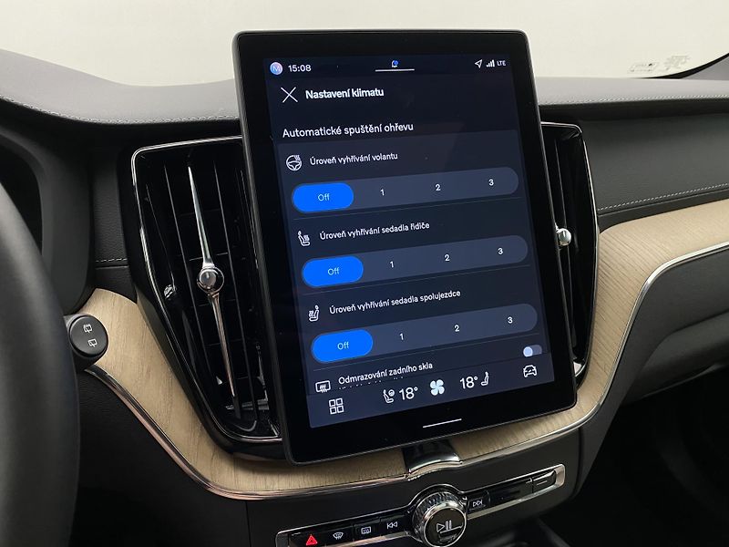 Volvo XC60 T8 AWD RECHARGE ULTRA BRIGHT - fotka 43 z 67