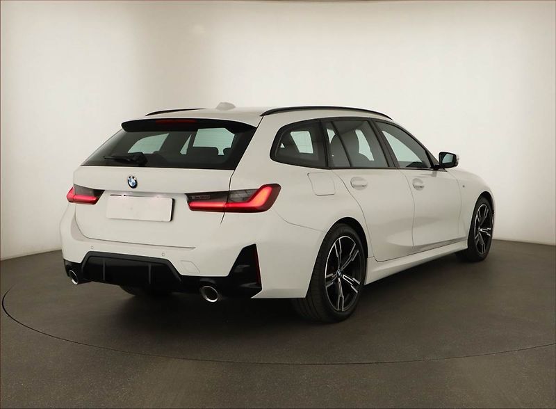 BMW Řada 3 (2022) 320 d xDrive - fotka 5 z 21