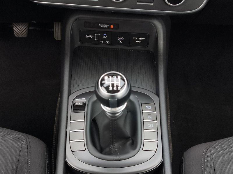 Hyundai Kona (2024) COMFORT CLUB 1.0 T-GDi 88kW, Č - fotka 24 z 27