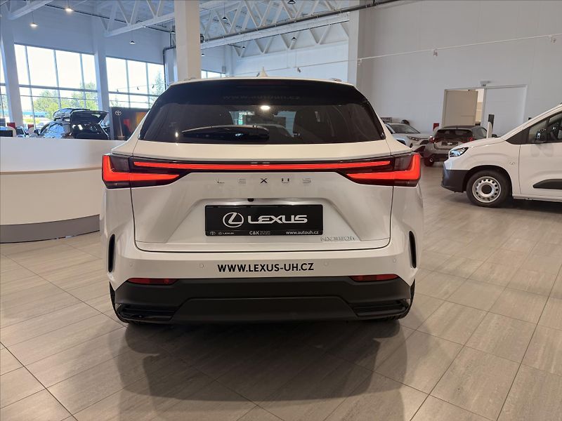 Lexus NX 350h 2,5 Executive Top  NX - fotka 4 z 12