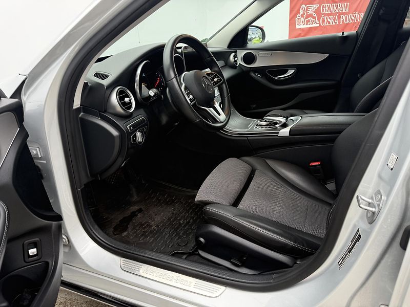 Mercedes-Benz Třídy C (2018) C 300T ser.knížka Webasto - fotka 17 z 28