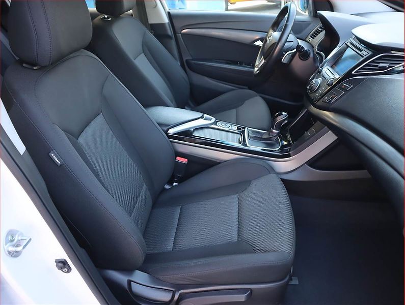 Hyundai i40 (2013) 1.7 CRDi, Automat, Navi - fotka 9 z 20