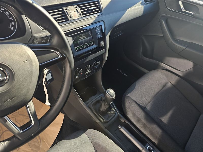 Škoda Rapid 1,2 TSI 66KW klima ALU STK - fotka 14 z 35