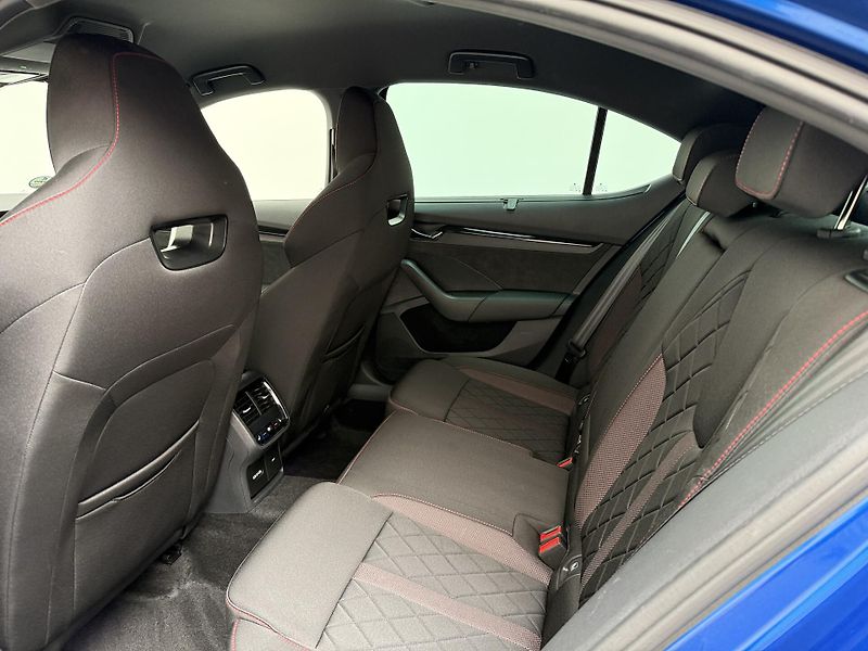 Škoda Octavia 2.0 TSI 180kW DSG RS - fotka 11 z 13