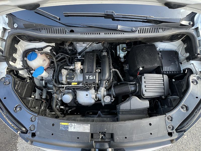 Volkswagen Touran 1.2TSi 77kw  7MÍST TEMPOMAT  - fotka 37 z 43