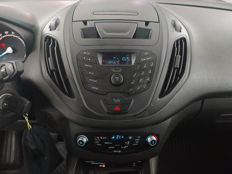 Ford Tourneo Courier (2017) Titanium 1.0 EcoBoost, 5Míst - fotka 12 z 17