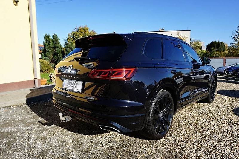 Volkswagen Touareg (2019) R-LINE 3,0 TDI V6 210 kW - fotka 5 z 48