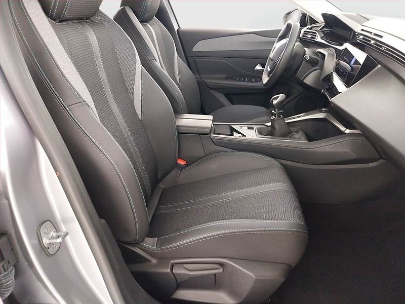 Peugeot 308 (2024) Allure 1.2 PureTech - fotka 9 z 23