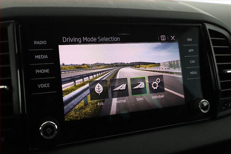 Škoda Karoq (2025) 1.5 TSI, SPORTLINE, AUTOMAT - fotka 14 z 19