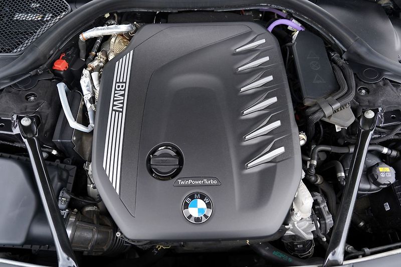 BMW Řada 7 d xDrive/9AT/Lasery - fotka 10 z 44