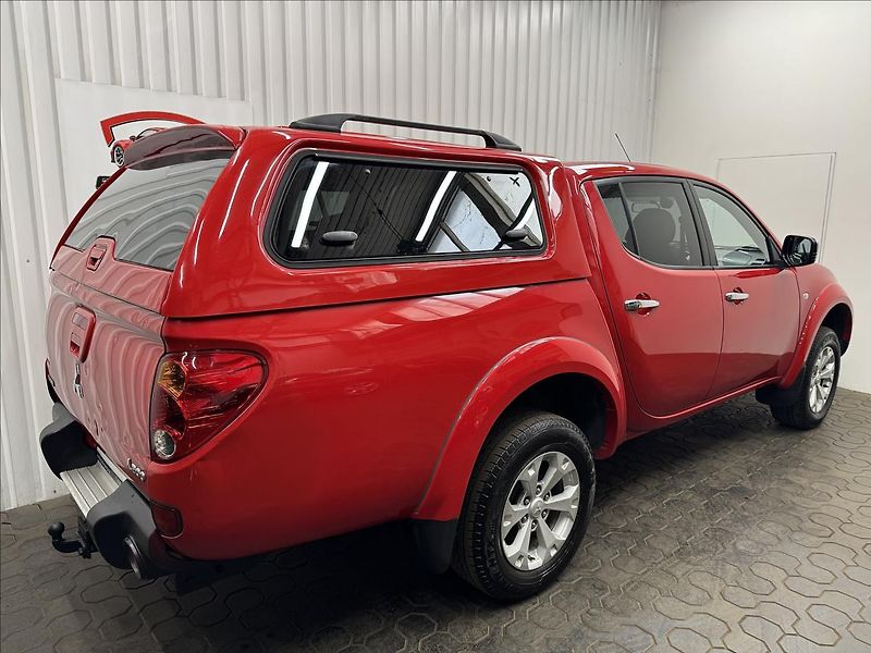Mitsubishi L200 2.5DI-D INTENSE 4WD HARDTOP - fotka 8 z 35