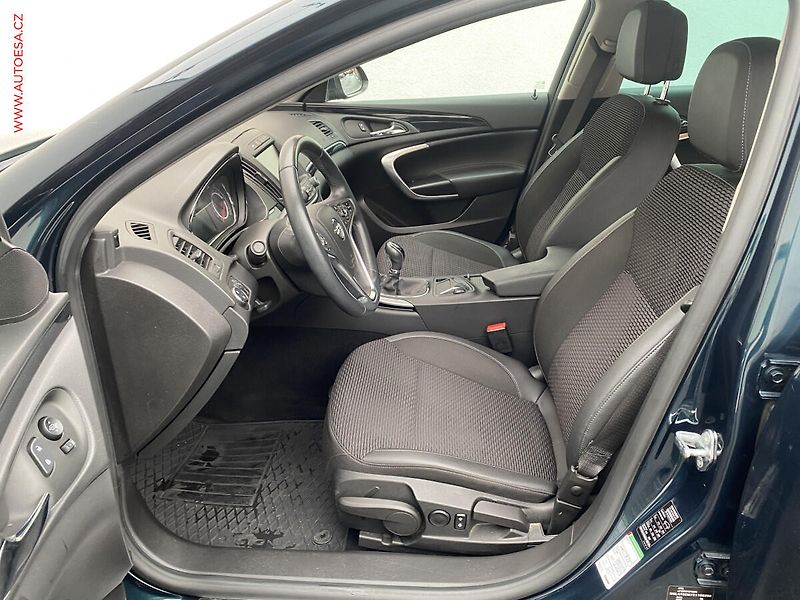 Opel Insignia (2014) 2.0 CDTI 4x4, 1.maj,ČR - fotka 9 z 19