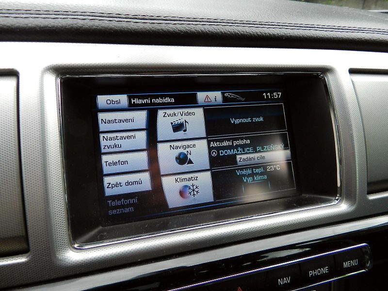 Jaguar XF 3.0d V6 177 kW NEPOJÍZDNÉ - fotka 13 z 14
