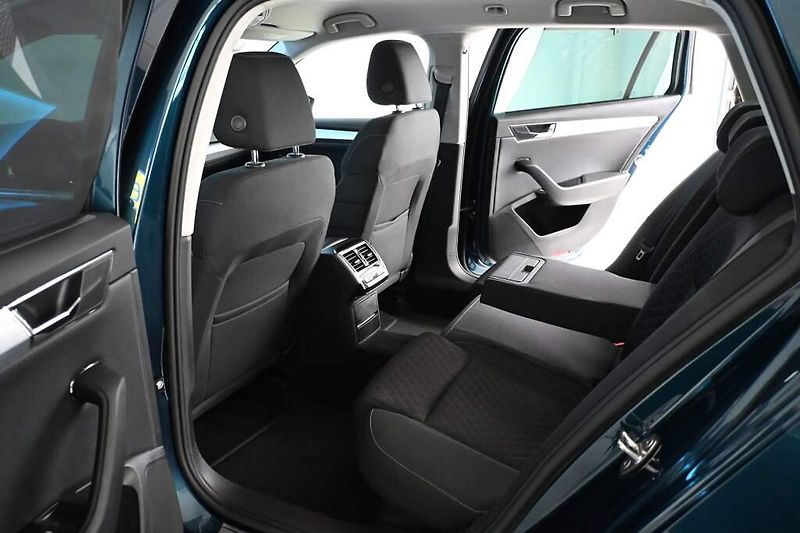 Škoda Superb (2022) 2.0 DSG LED ACC Virtual Tažné - fotka 9 z 37