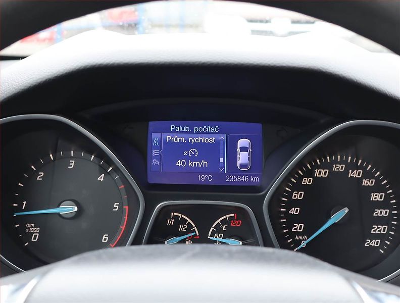 Ford Focus (2013) 1.6 TDCi, Navi, Xenony - fotka 11 z 16